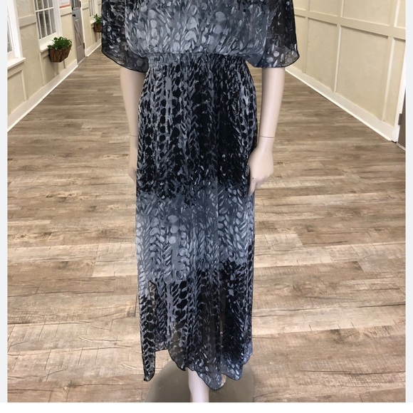 One World -Plus 1X Maxi length dress abstract print in shades of gray/black - Picture 5 of 9